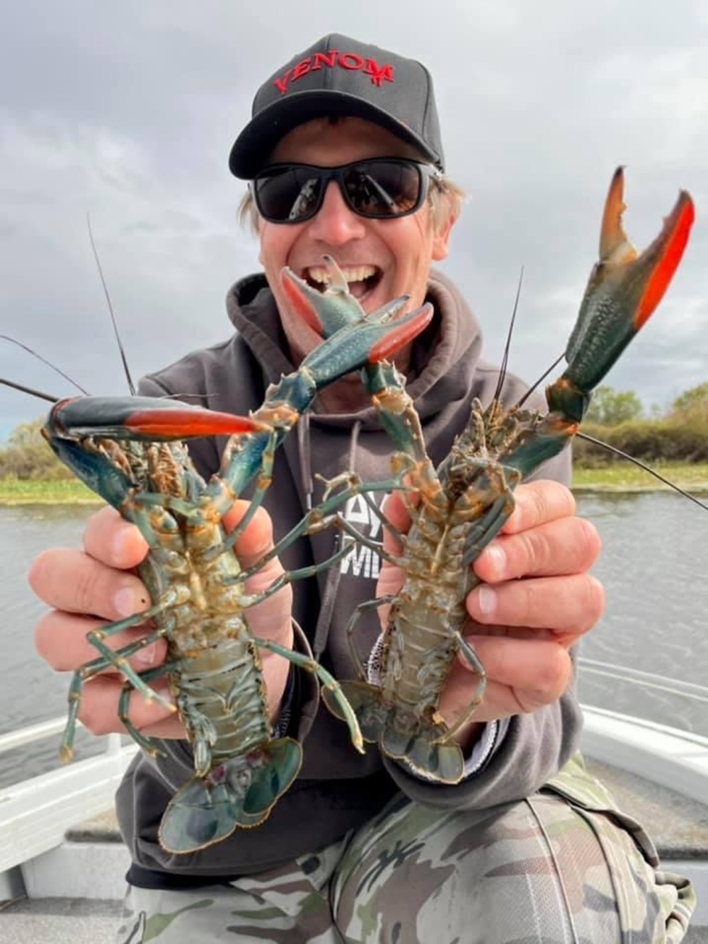 Catching CRABS and GIANT CRAWFISH with NETS and Traps for a Catch
